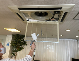 空調機施工中
